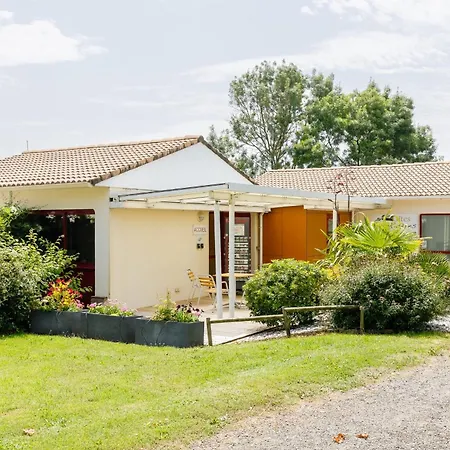 12 - Le Perroquet - Village *